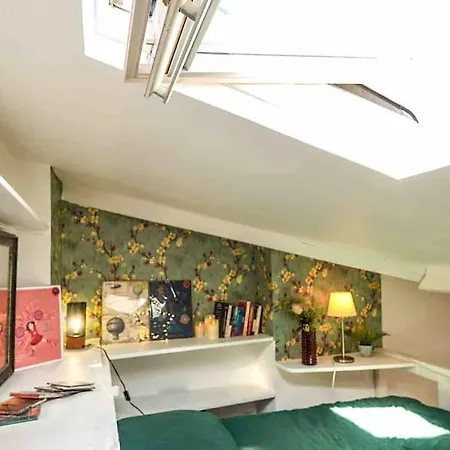 Spacious Loft Saint Michel * Parijs