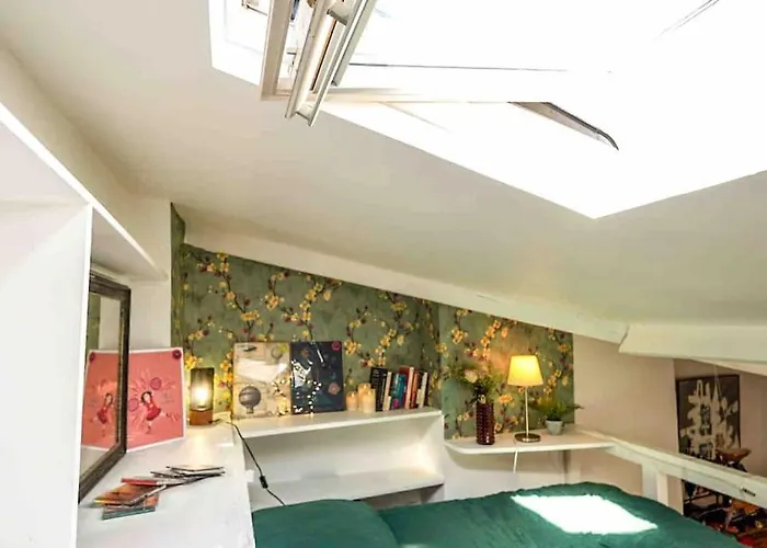 Spacious Loft Saint Michel * Parijs