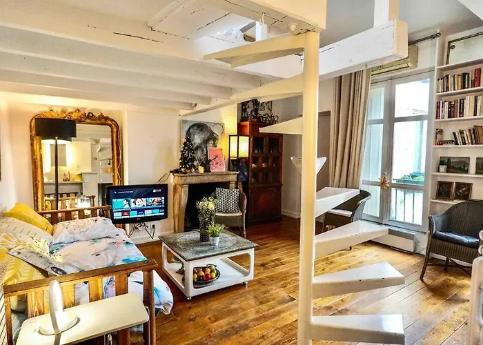 Spacious Loft Saint Michel * Parijs